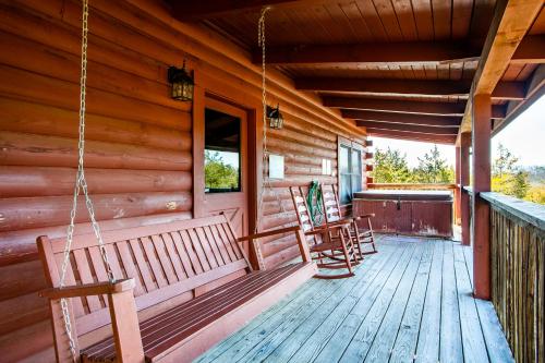 Laketown Bears - Pool Table & Hot Tub! in Sevierville, USA