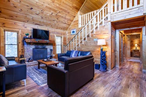 Laketown Bears - Pool Table & Hot Tub! in Sevierville, USA
