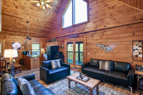 Laketown Bears - Pool Table & Hot Tub! in Sevierville, USA