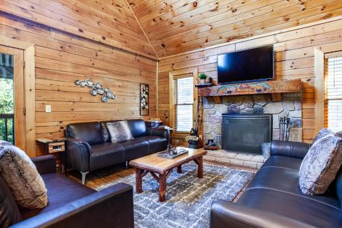 Laketown Bears - Pool Table & Hot Tub! in Sevierville, USA