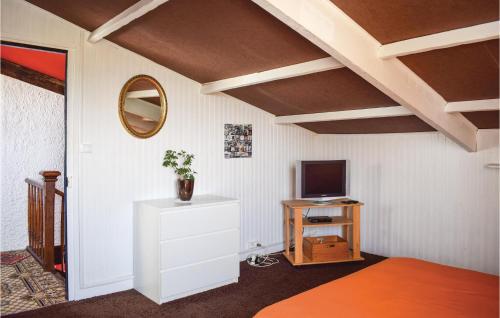 Nice home in Santec with 3 Bedrooms and WiFi in Saint-Pol-de-Leon