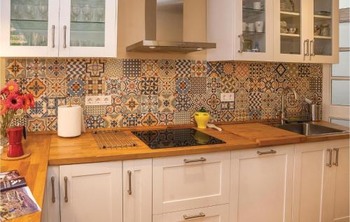 3 Bedroom Cozy Apartment In Sevilla, Sevilla (Foto 7)
