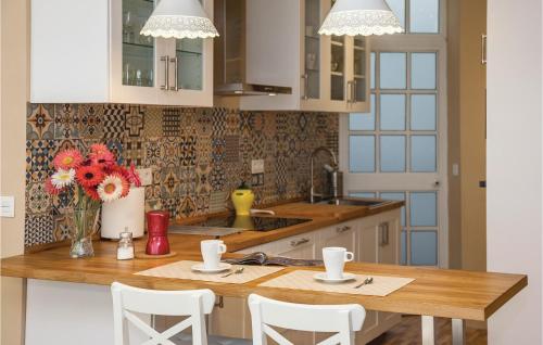 3 Bedroom Cozy Apartment In Sevilla, Sevilla (Foto 9)