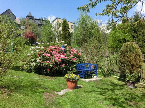 Apartment in Thuringian Forest with garden