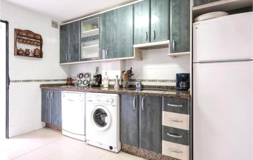  Beautiful Home In Matalascañas With Kitchen in Matalascañas