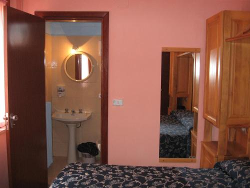 3 twin beds
