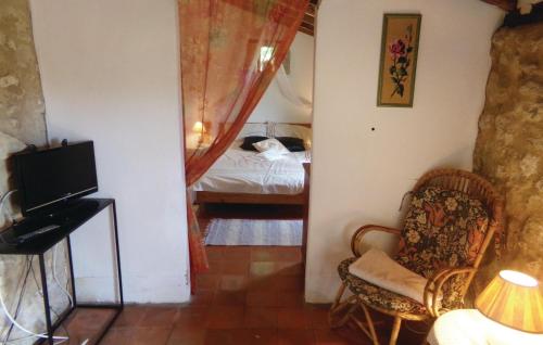 1 Bedroom Awesome Home In Eymet in Eymet