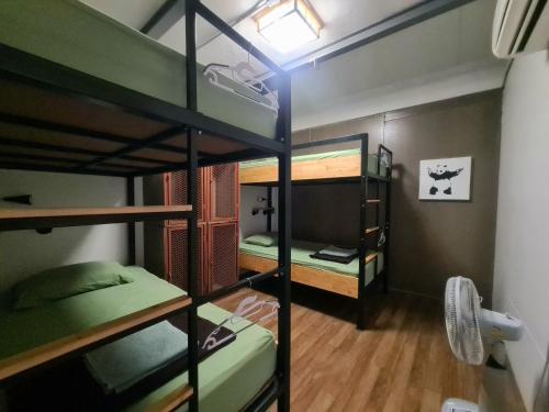Hybrit Hostel & Cafe Room Type - 4-Bed Male Dormitory Room 