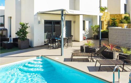 Beautiful home in Ciudad Quesada w/ WiFi, 3 Bedrooms and Outdoor swimming pool gîte à louer Doña Pepa