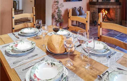 Stunning home in Algatocín w/ Outdoor swimming pool Outdoor swimming pool and 4 Bedrooms - image 7