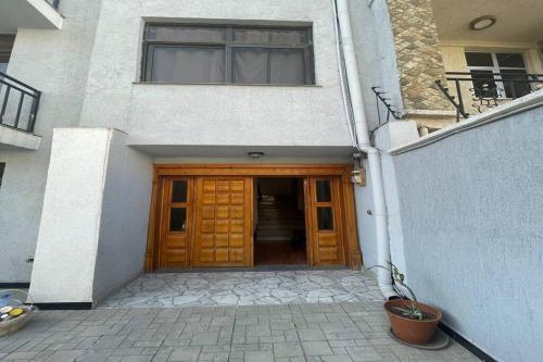 Luxurious fully furnished G+2 house at Summit