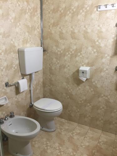 CDH Hotel Modena - image 2
