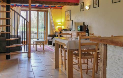 Beautiful home in Brucheville with 2 Bedrooms and WiFi