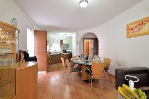 Fasilitas, Holiday house for 11 persons in Medulin with sea view, terrace, air conditioning, WiFi 3486-4 in Liznjan