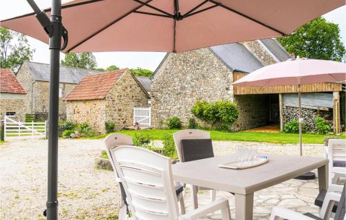 Зовнішній вигляд готелю, 3 Bedroom Awesome Home In Bricquebec-En-Cotentin in Bricquebec