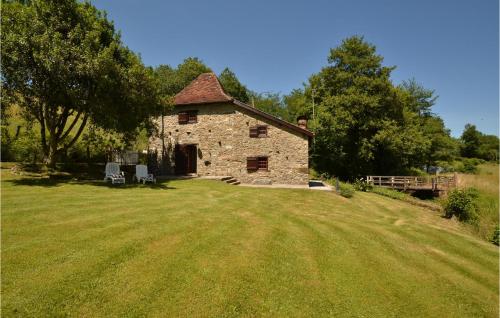 Gorgeous Home In Lohitzun-oyhercq With Kitchen