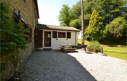 Gorgeous Home In Lohitzun-oyhercq With Kitchen