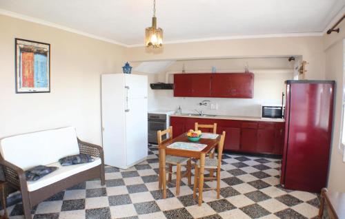  Amazing apartment in Aegina with 2 Bedrooms, WiFi and Outdoor swimming pool in Kílindros