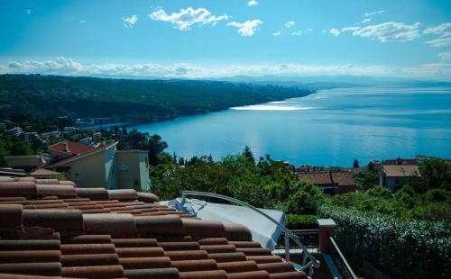 Apartment in Opatija with sea view balcony air conditioning Wi-Fi (4812-2) - image 4