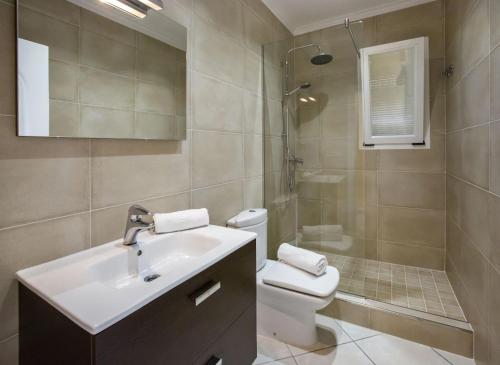 Villa with Private Pool image 10