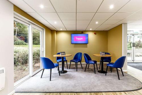 Days Inn Hotel Fleet - image 6