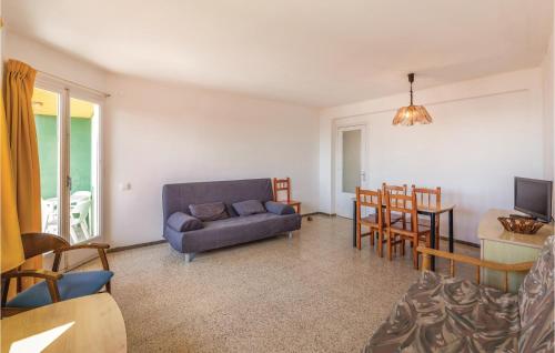 Apartment Sant Esteve - image 5