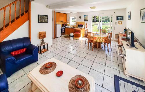 Pet Friendly Home In Plouguerneau With Kitchen