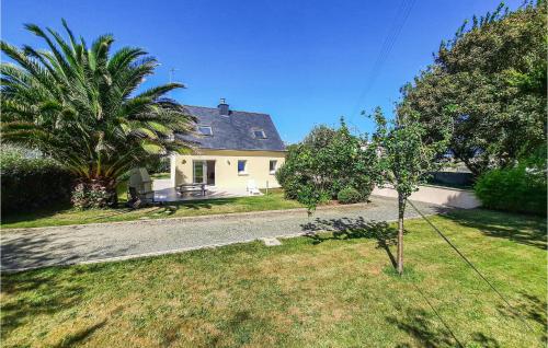Pet Friendly Home In Plouguerneau With Kitchen