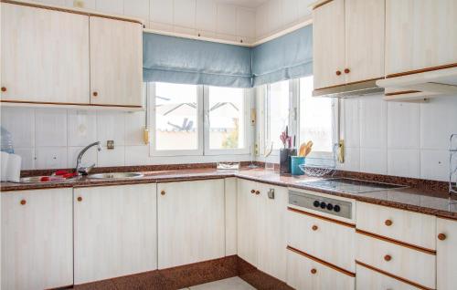 Beautiful home in Dénia w/ WiFi Heated swimming pool and 3 Bedrooms - image 9