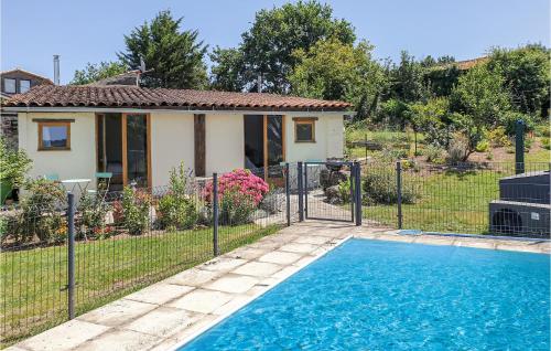 Beautiful home in St Hilaire de Voust with 2 Bedrooms gîte à louer Le Busseau