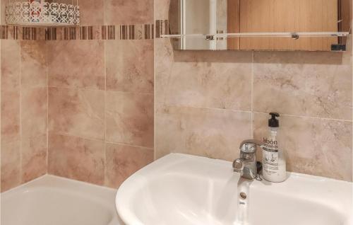 Two-Bedroom Apartment in Oropesa del Mar - image 2