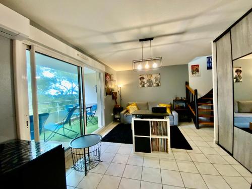 GROOMI Le St Priest-Duplex climatise et grandes terrasses in Marie-Therese