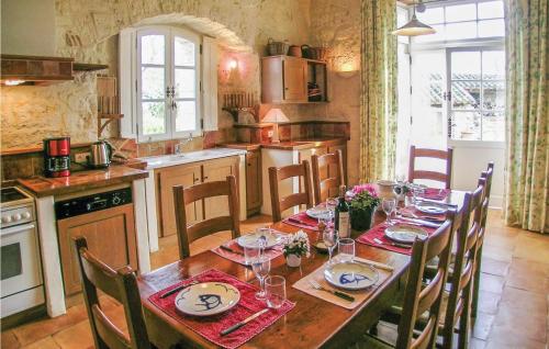 Restorāns, Gorgeous Home In Beauville in Beauville