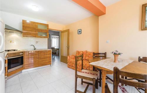  Awesome apartment in Kampor with 2 Bedrooms and WiFi in Kampor
