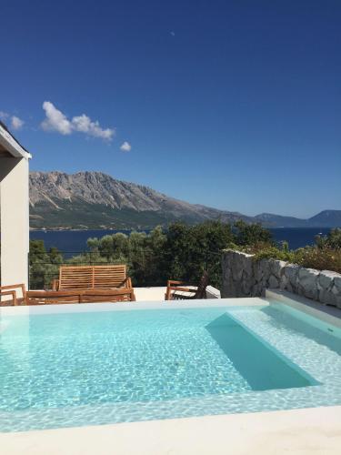 Villa Mytikas Detached 3 Bed Villa Private pool and Jacuzzi gîte à louer Órmos Palaírou