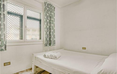 Three-Bedroom Apartment in Santa Pola - image 2