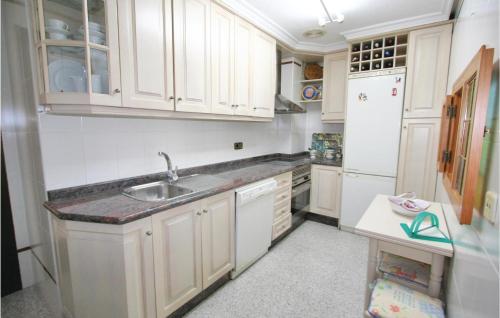 Nice home in Torrevieja w/ 3 Bedrooms - image 11