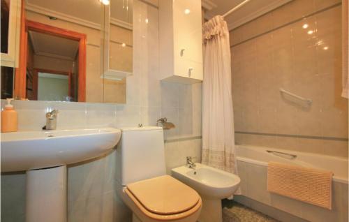 Nice home in Torrevieja w/ 3 Bedrooms - image 2