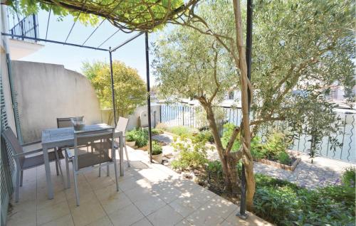 Amazing home in Aigues-Mortes w/ WiFi and 3 Bedrooms - image 8
