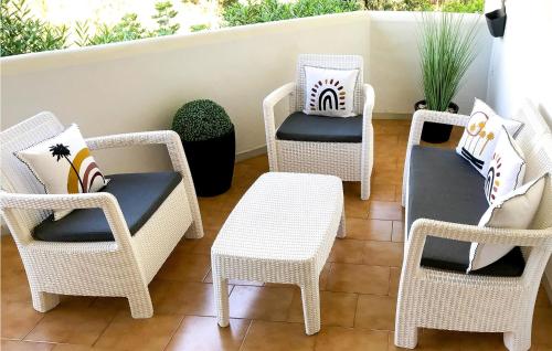 Two-Bedroom Apartment in Calahonda - image 9