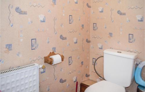 Five-Bedroom Holiday Home in Paimpol - image 9