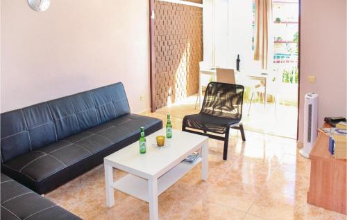 2 Bedroom Pet Friendly Apartment In Alicante in Alicante