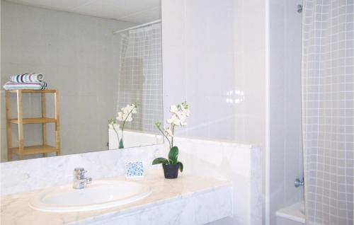 Four-Bedroom Apartment in Tossa de Mar - image 12