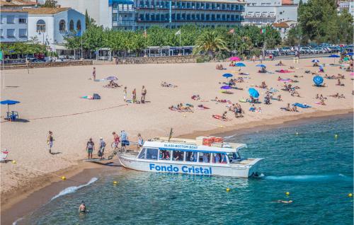 Four-Bedroom Apartment in Tossa de Mar - image 2