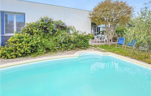 Stunning home in Avignon with Outdoor swimming pool WiFi and 4 Bedrooms - image 12