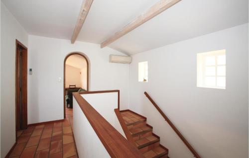 Viesnīcas āriene, 4 Bedroom Awesome Home In Roquebrun in Roquebrun