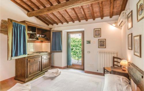  Beautiful apartment in Castiglione d,Lago PG with WiFi and Outdoor swimming pool in Strada