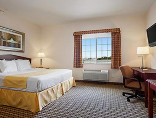 Days Inn & Suites by Wyndham Columbus NE - image 11