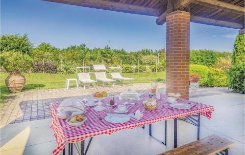 Beautiful Home In Ariano Nel Polesine With Kitchen