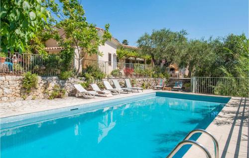 Amazing Home In Spracdes With 3 Bedrooms, Private Swimming Pool And Outdoor Swimming Pool - Spéracèdes